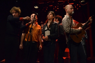 sortie du cd à la menuiserie avec Jeanne Garraud, Nicolas Bacchus, Fanch', Nicolas Jules, Yves Perrin, Amaryllis et Léonore, Noémie Lamour / crédit : Jan Feigenbaum